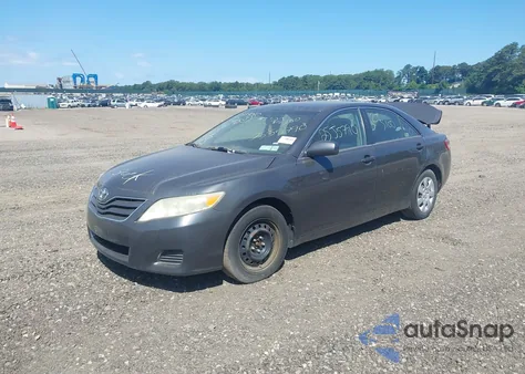 2010 Toyota Camry Le z USA, uszkodzony, nr VIN 4T1BF3EK7AU079255